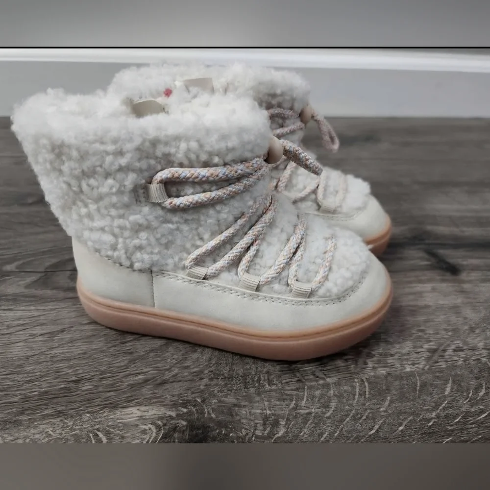 Cat & Jack Girls Boots Size 7 NWT